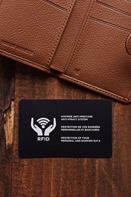 ZEVENTO ZE-2124R Leather card holder with RFID protection