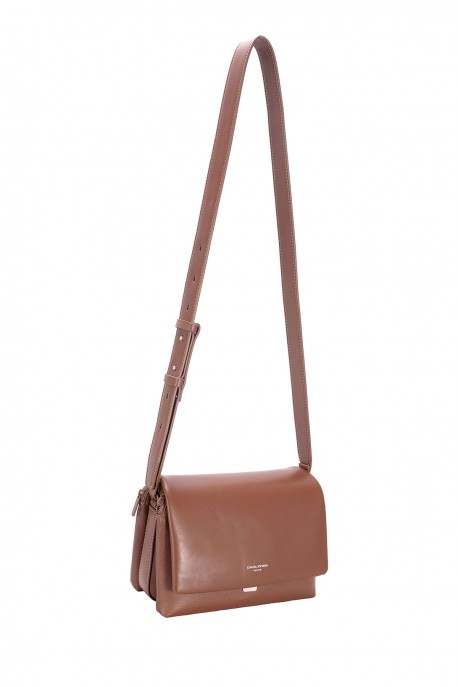 CM8201-1 Sac bandoulière à rabat David Jones : couleur:Boue Rouge (RED MUD)