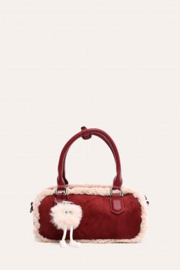 L32745 Box-shaped duffel bag with a suede-effect finish and faux sheepskin trim